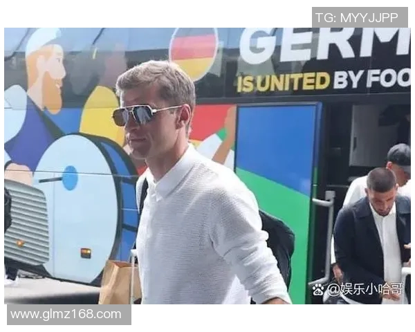 金色头发的现役足球明星们在绿茵场上的风采与成就解析